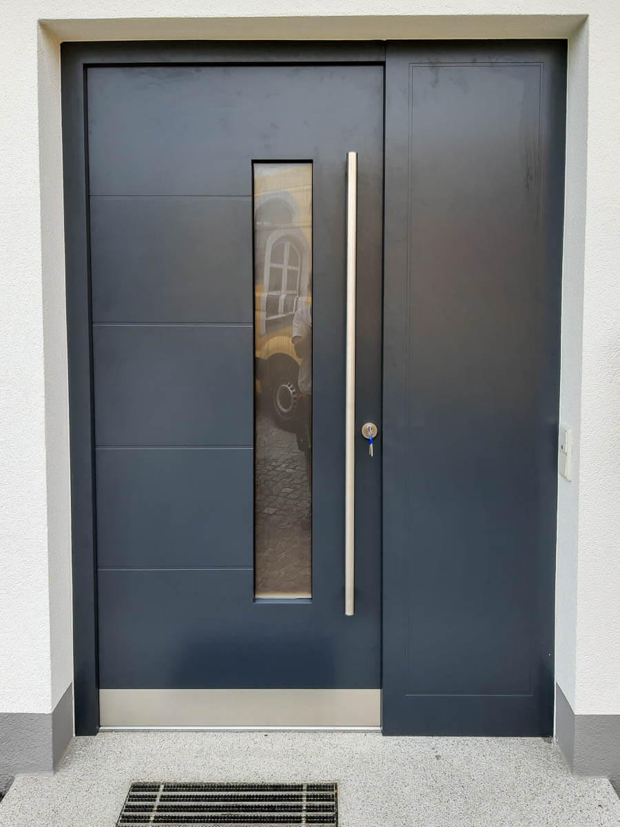 Haustürsanierung in Anthrazitgrau