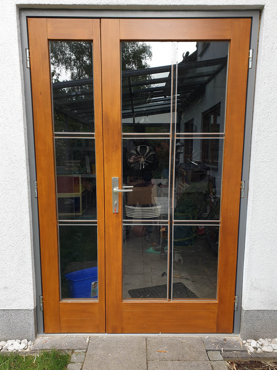 Haustür vor Sanierung.